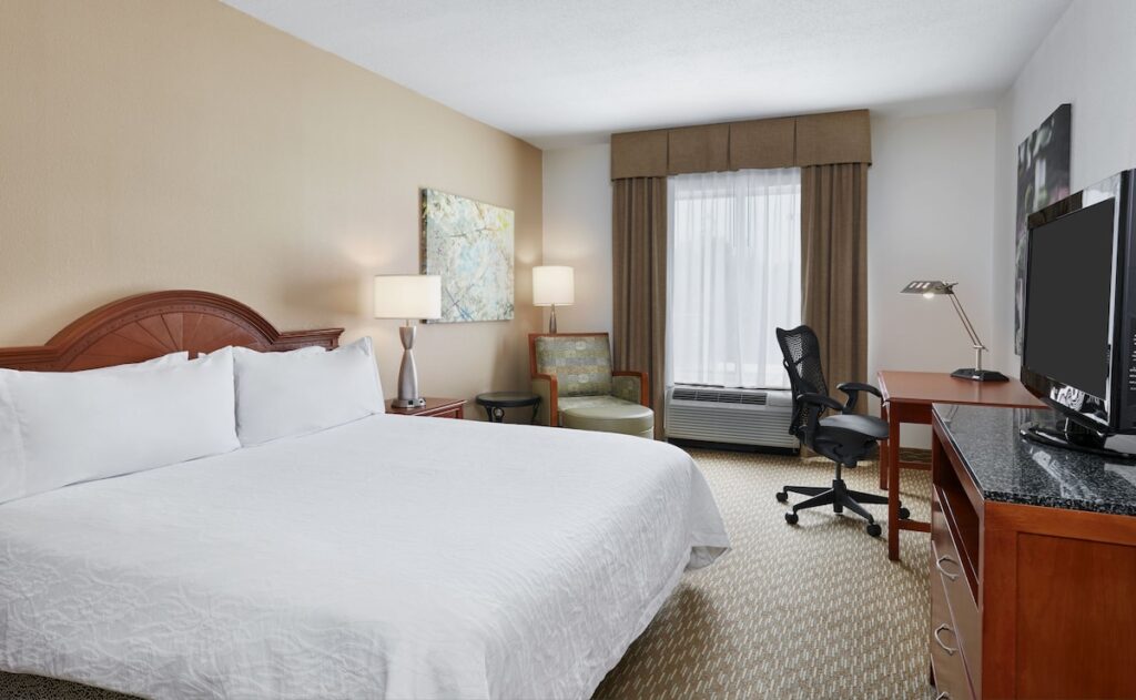 Hilton Garden Inn Charlotte North - Image 4