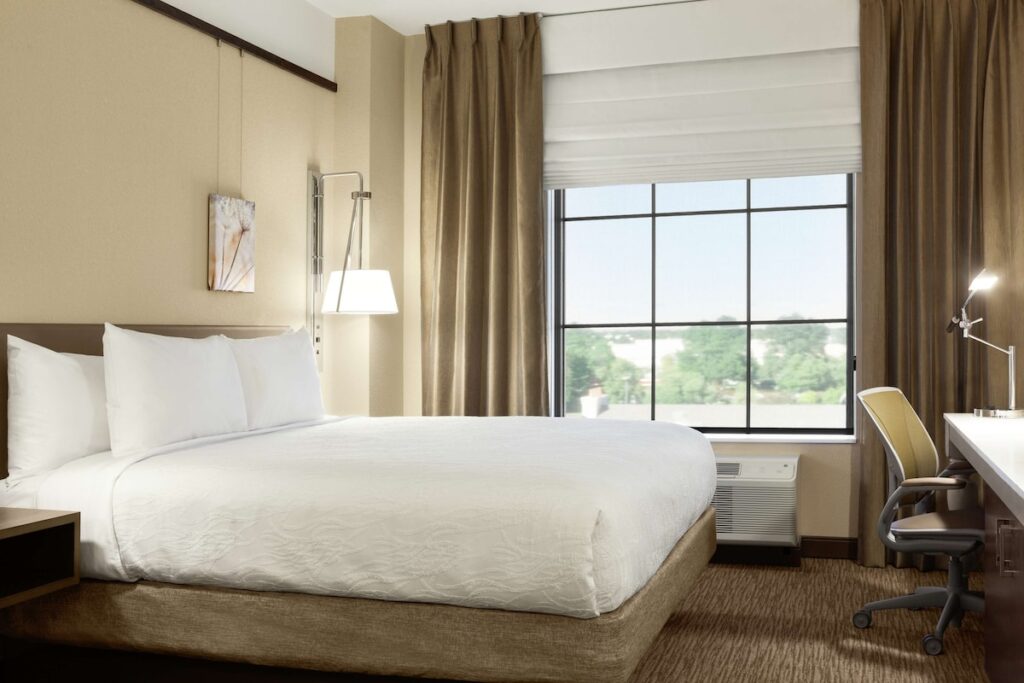 Hilton Garden Inn Charlotte SouthPark - Image 4