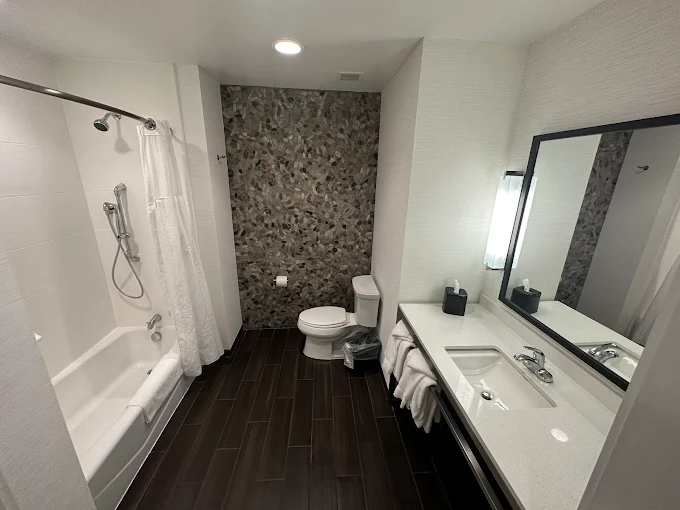 Hilton Garden Inn Charlotte SouthPark - Image 1