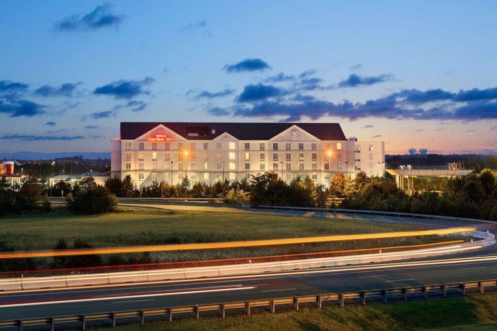 Hilton Garden Inn Dulles North - Image 2