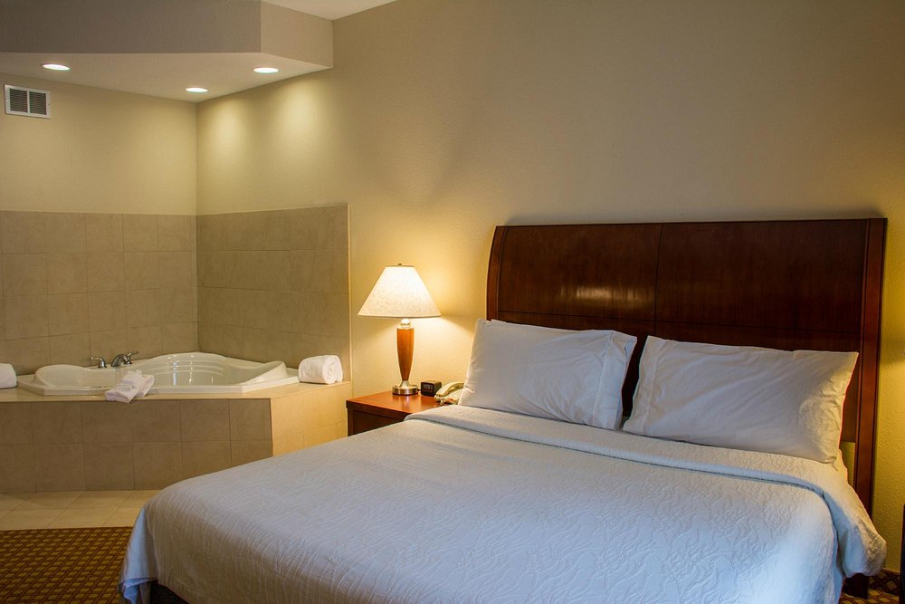 Hilton Garden Inn Elkhart - Image 1