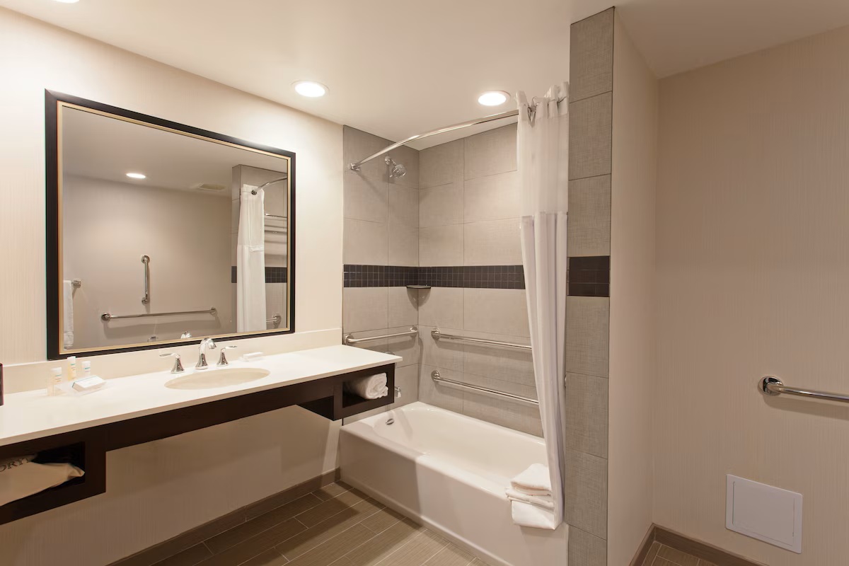 Hilton Garden Inn Irvine Orange County Airport deepsoaking tub
