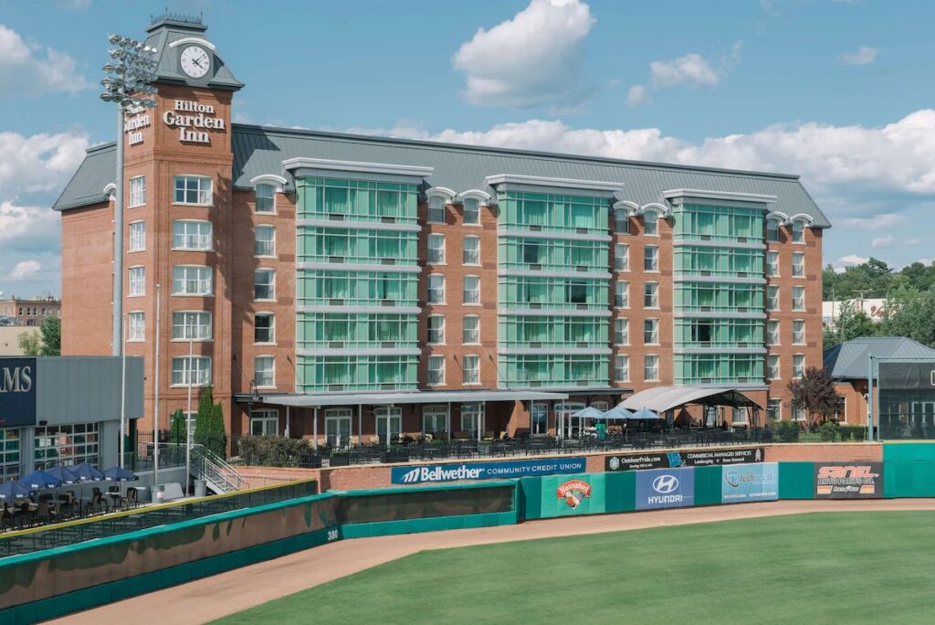 Hilton Garden Inn Manchester Downtown - Image 2