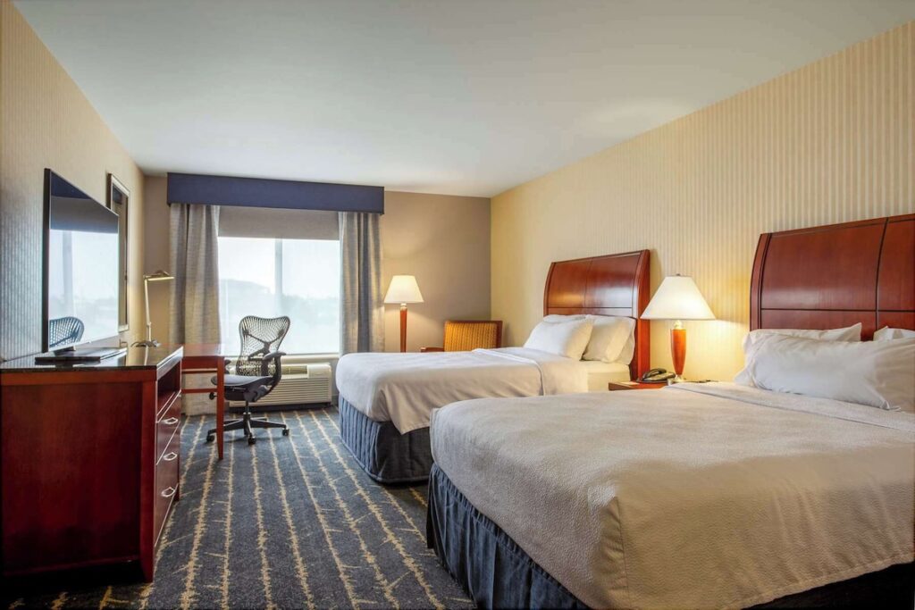 Hilton Garden Inn Milwaukee Northwest Conference Center - Image 4