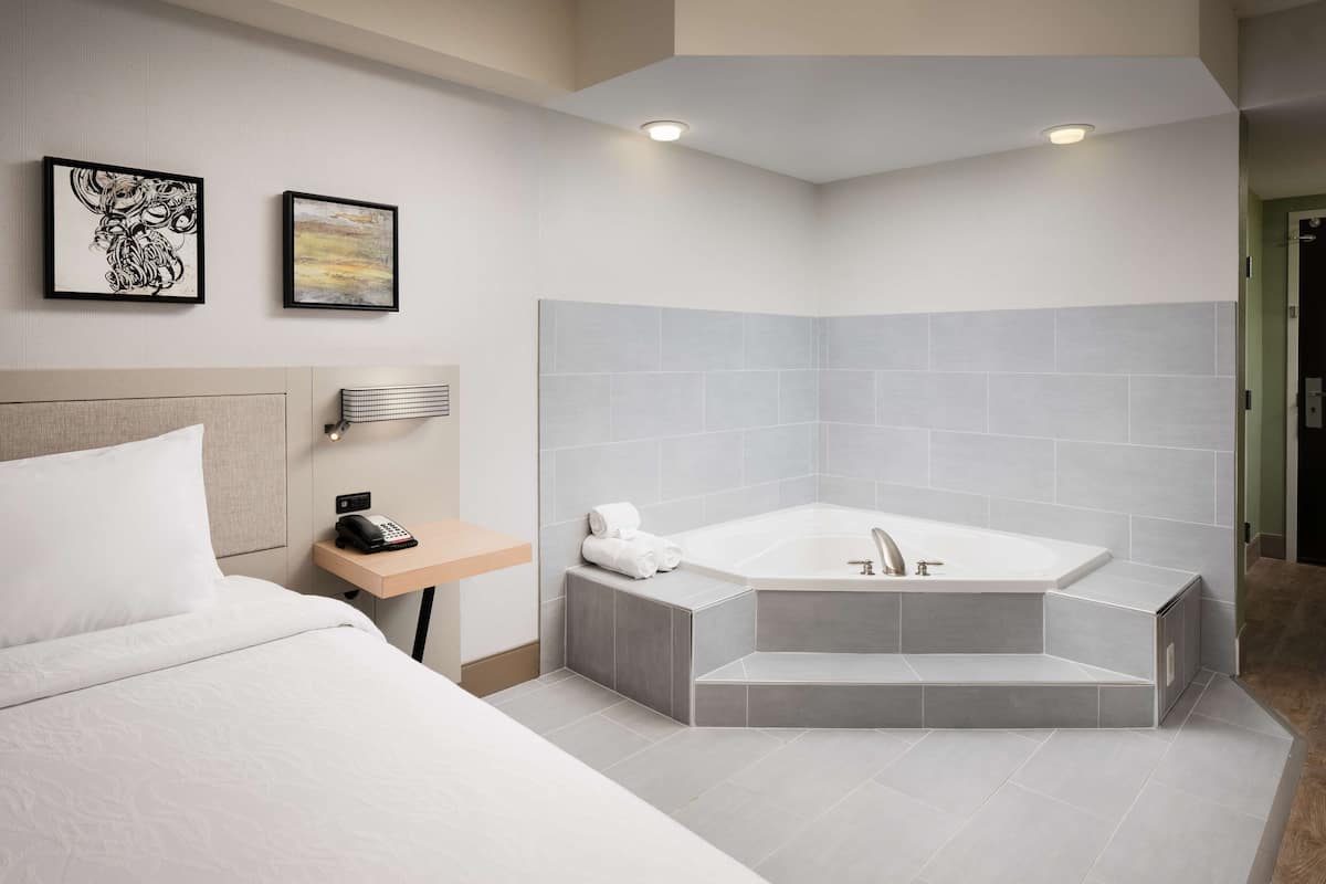 Hilton Garden Inn Nashville Franklin Cool Springs tub