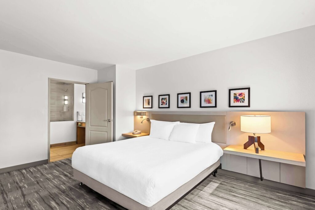 Hilton Garden Inn Seattle North/Everett - Image 2