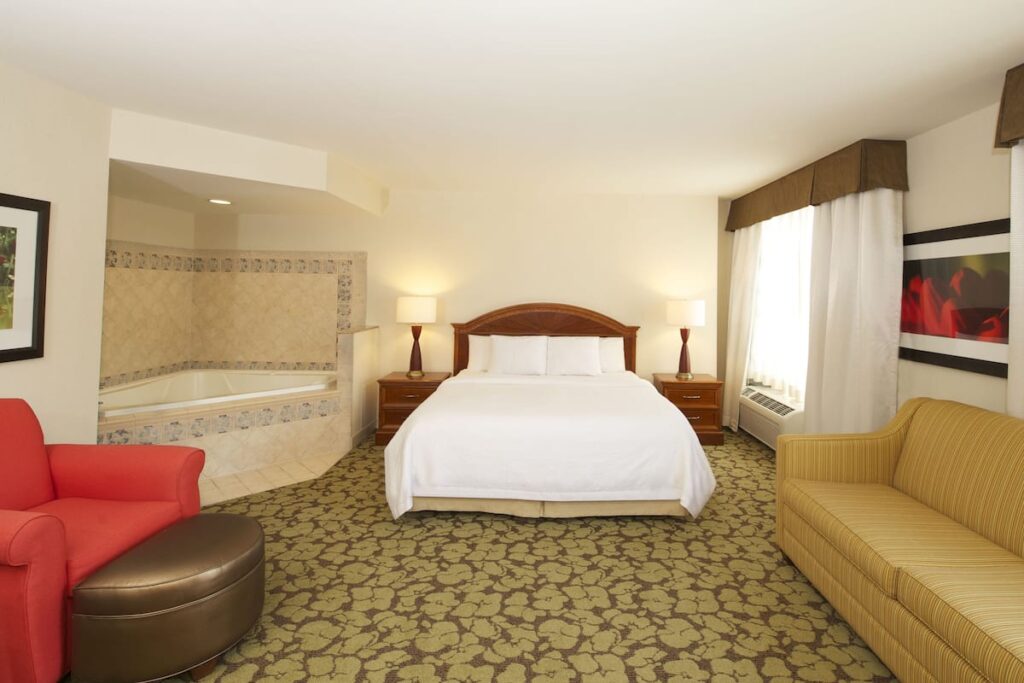 Hilton Garden Inn Virginia Beach Town Center - Image 1