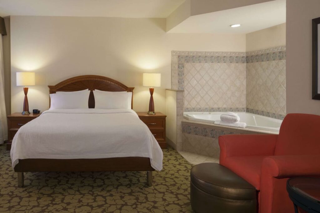 Hilton Garden Inn Virginia Beach Town Center - Image 4