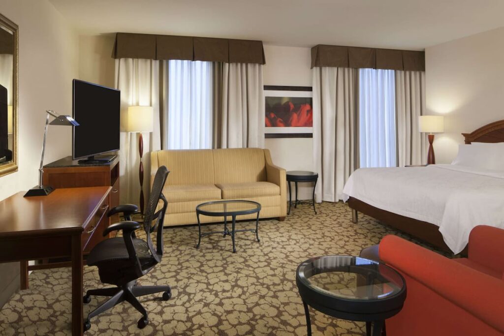 Hilton Garden Inn Virginia Beach Town Center - Image 5