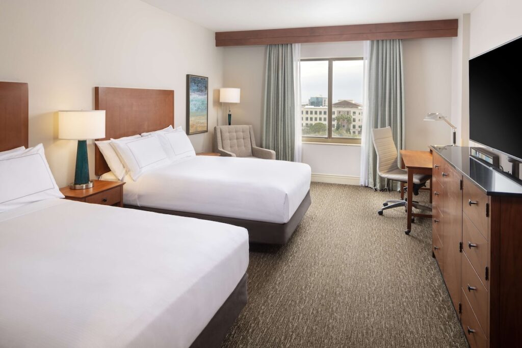 Hilton St. Petersburg Carillon Park - Image 4