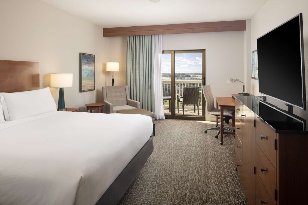 Hilton St. Petersburg Carillon Park - Image 3