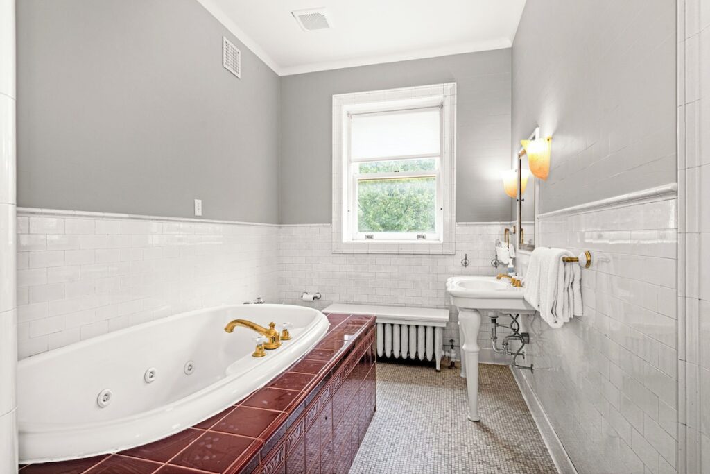 Historic Cotton Mansion Duluth Boutique Hotel