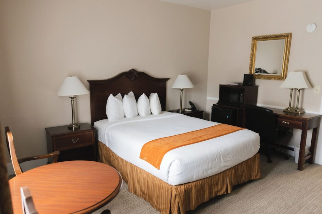 Historic Santa Maria Inn - Image 2