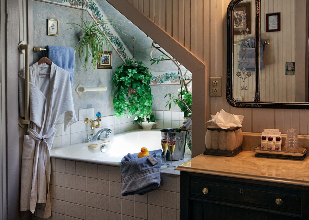 Holden House 1902 Bed & Breakfast Inn