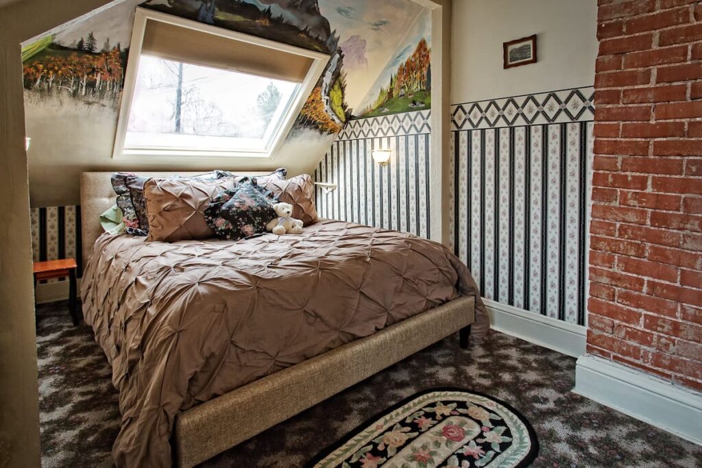 Holden House 1902 Bed & Breakfast Inn - Image 3