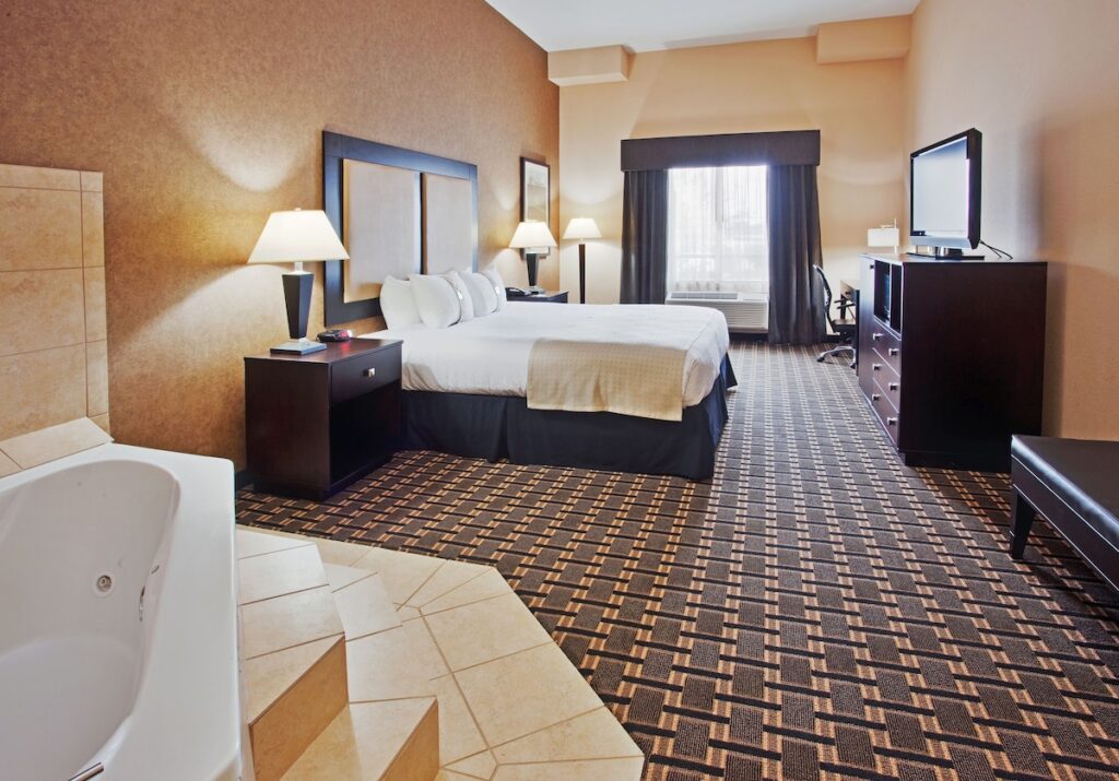 Holiday Inn Arlington NE-Rangers Ballpark by IHG