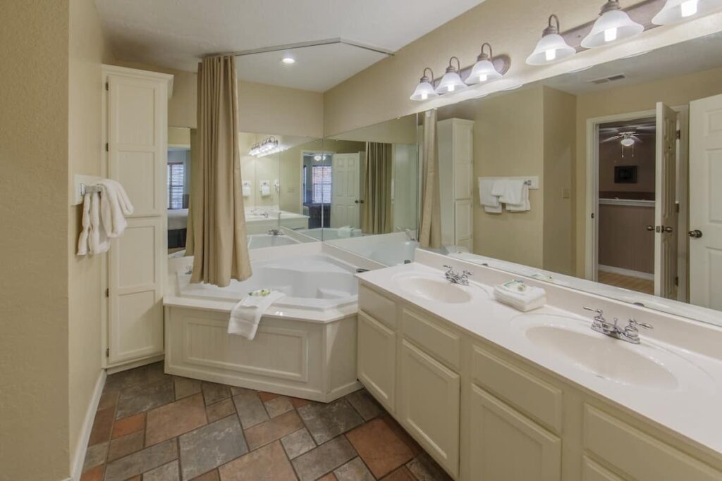 Holiday Inn Club Vacations Villages Resort at Lake Palestine by IHG - Image 1