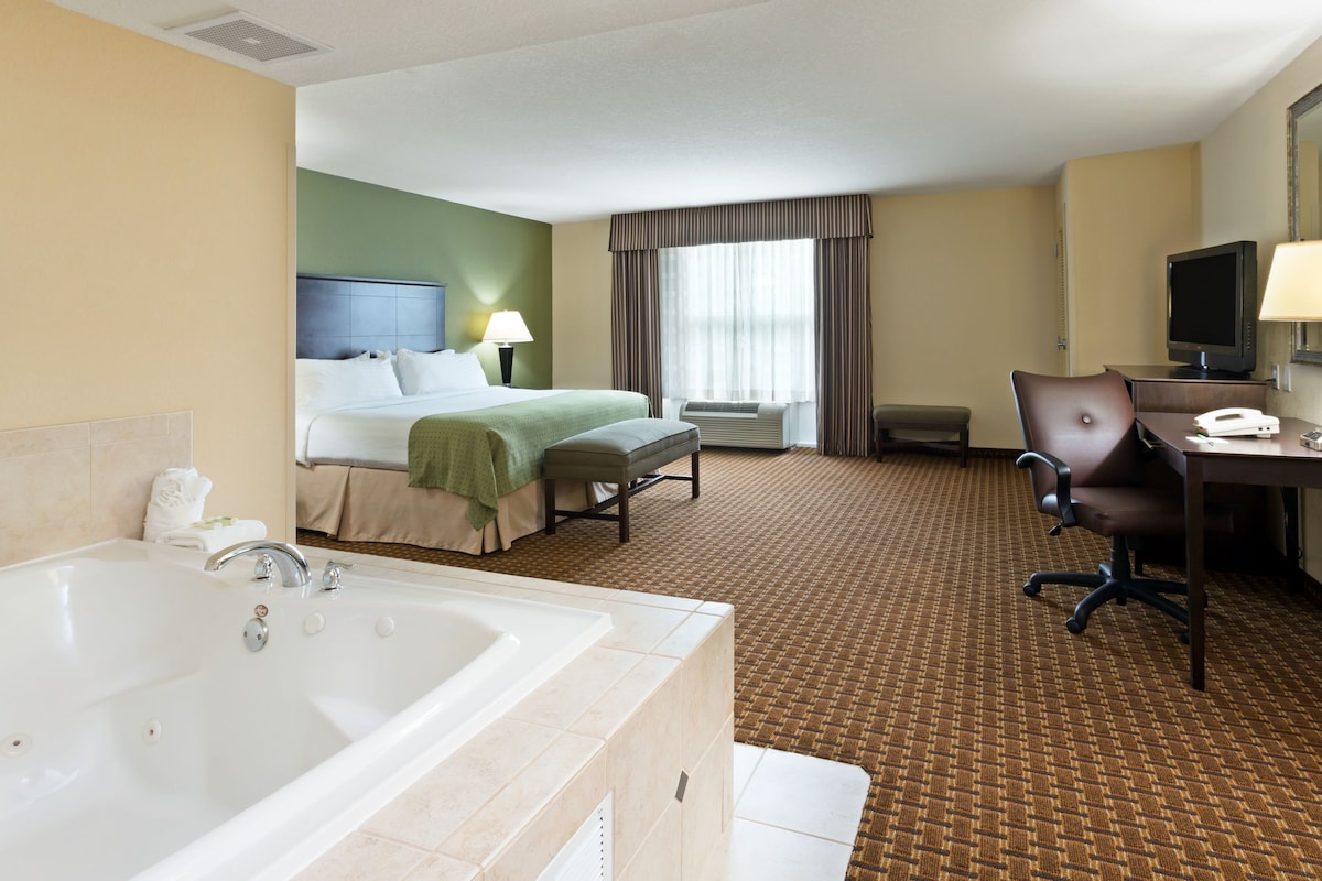 Holiday Inn Daytona Beach LPGA Boulevard by IHG tub