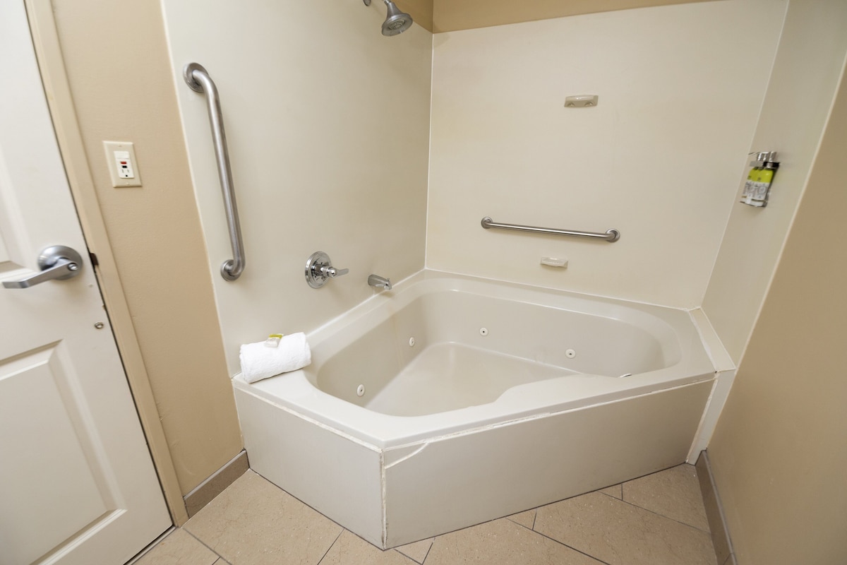 Holiday Inn Express Bloomington West by IHG Bloomington