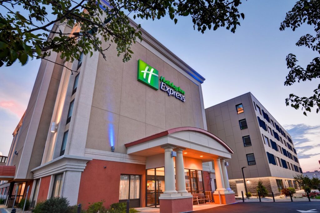 Holiday Inn Express Boston by IHG - Image 2