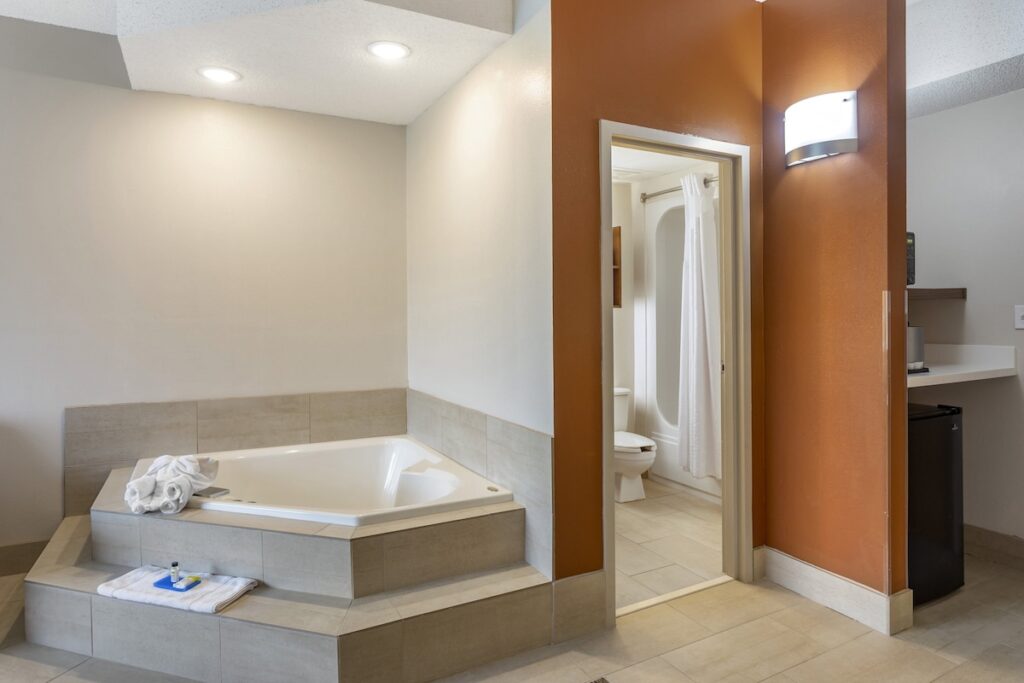 Holiday Inn Express Branson-Green Mountain Drive by IHG - Image 1