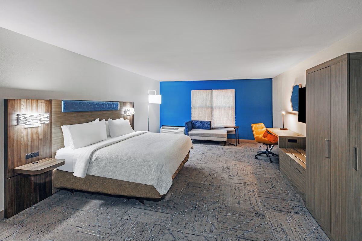 Holiday Inn Express Breaux Bridge by IHG spa tub