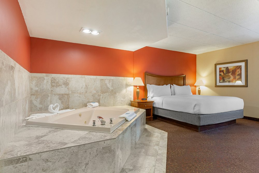Holiday Inn Express Chicago-Downers Grove by IHG - Image 1
