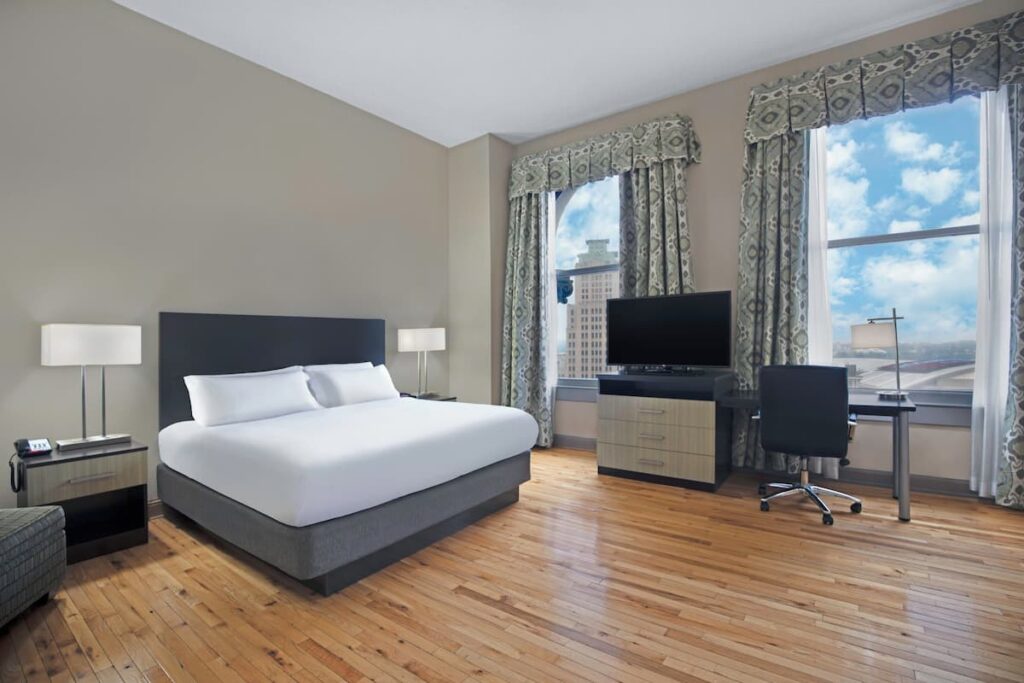 Holiday Inn Express Cleveland Downtown by IHG - Image 3