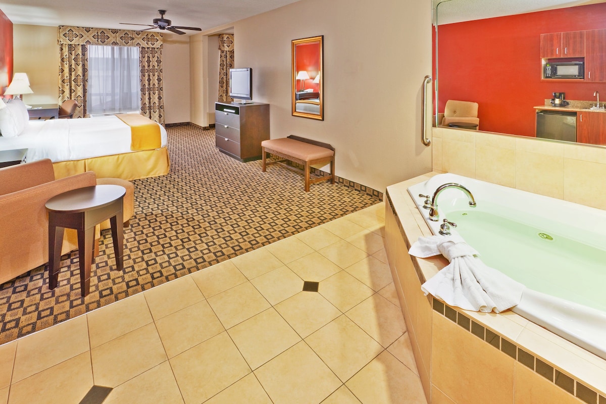 Holiday Inn Express Clinton by IHG