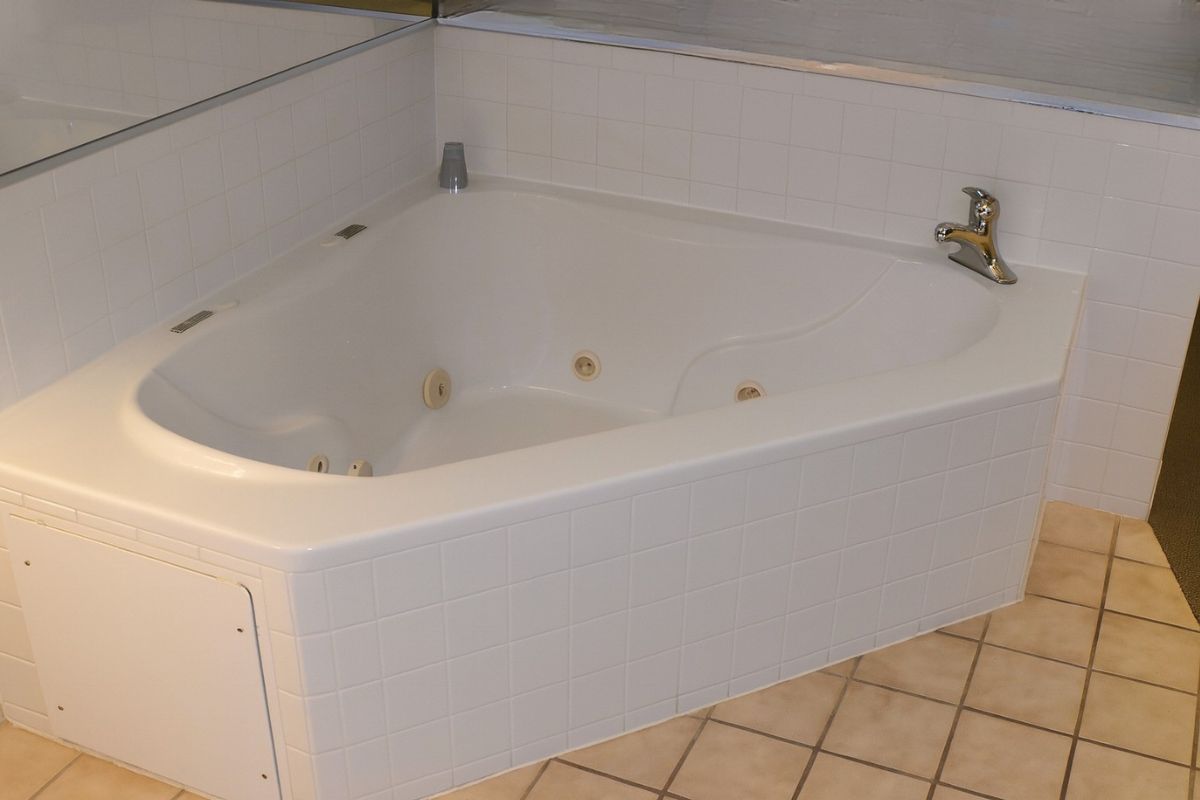 Holiday Inn Express Evansville West by IHG 1