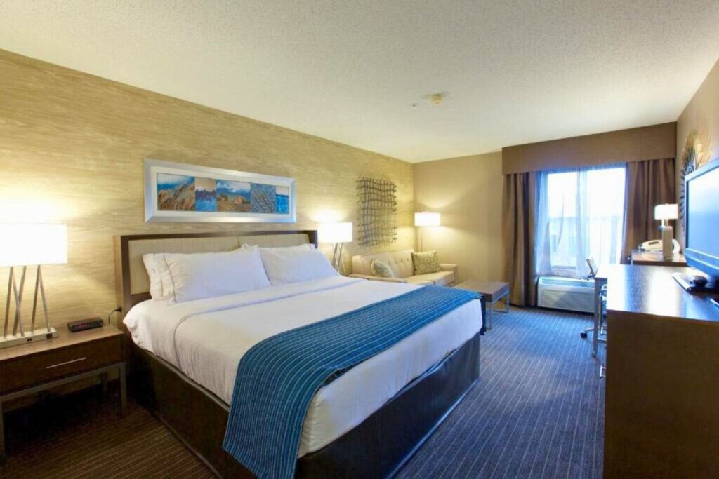 Holiday Inn Express Fargo-West Acres by IHG