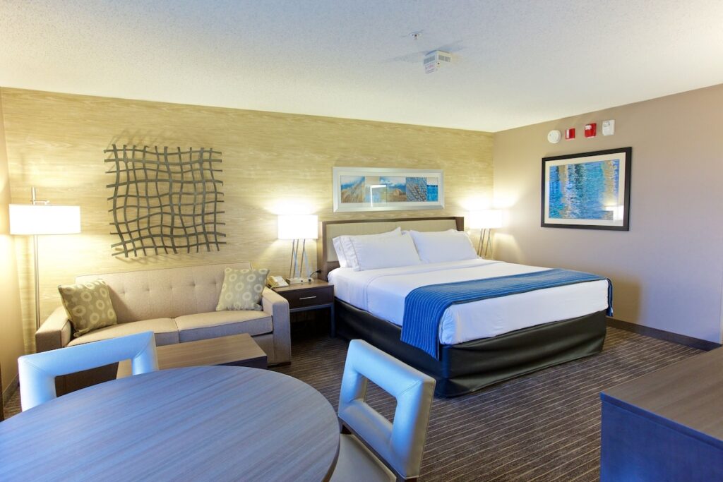 Holiday Inn Express Fargo-West Acres by IHG - Image 3