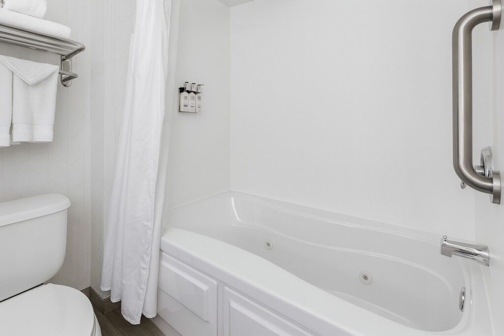 Holiday Inn Express Fargo-West Acres by IHG - Image 1