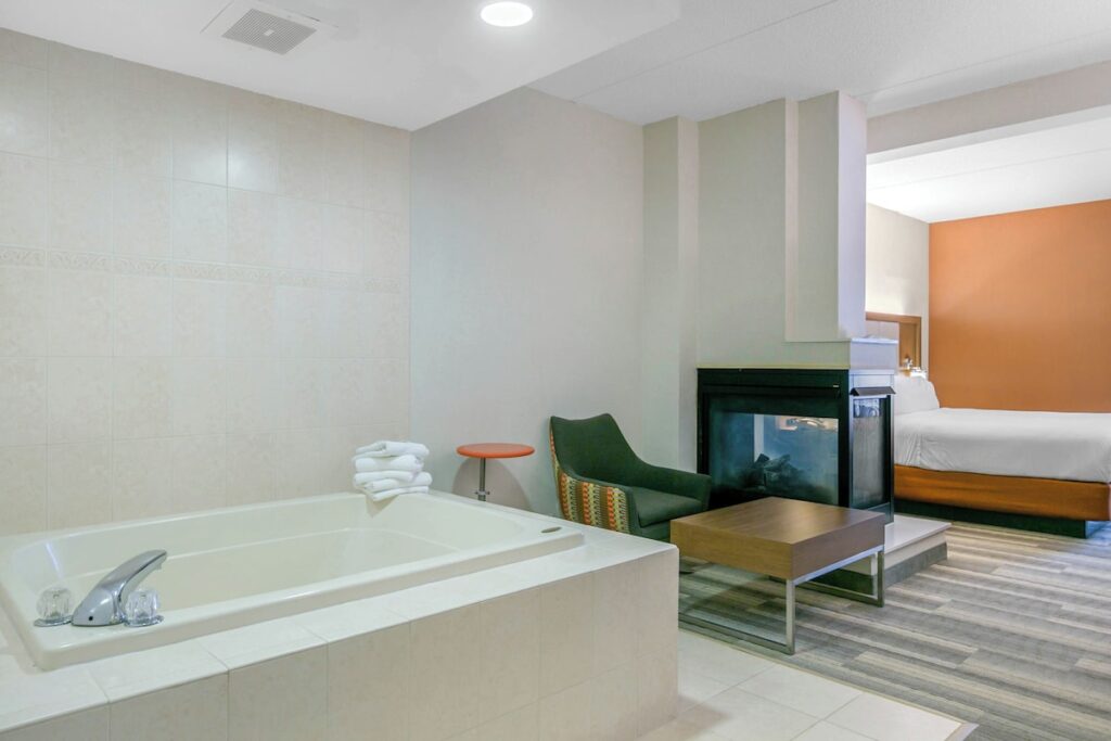 Holiday Inn Express Hotel & Stes Mt. Arlington Rockaway Area by IHG - Image 3