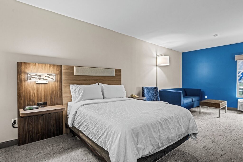 Holiday Inn Express Hotel & Suites Carneys Point by IHG - Image 2