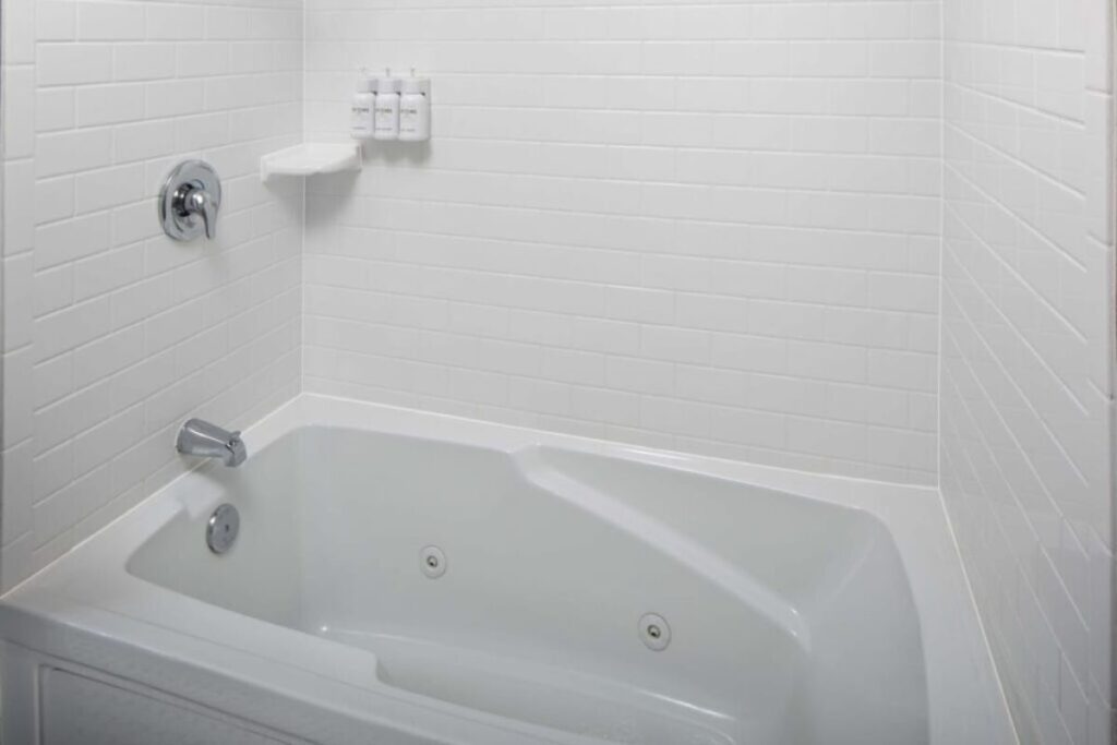 Holiday Inn Express Hotel & Suites Carneys Point by IHG - Image 1