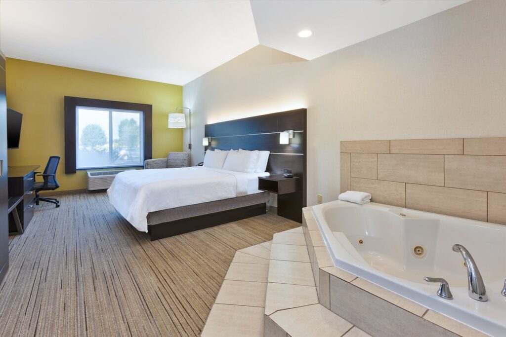 Holiday Inn Express Hotel & Suites Cleveland – Richfield by IHG - Image 2