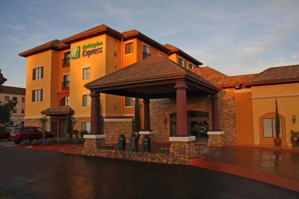 Holiday Inn Express Hotel & Suites El Dorado Hills by IHG - Image 2