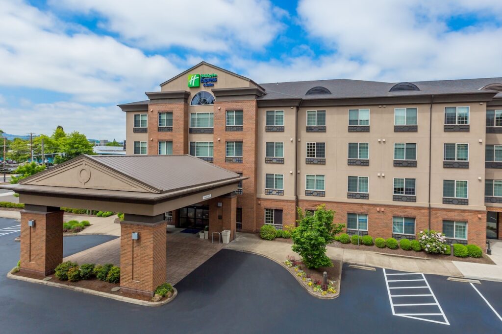 Holiday Inn Express Hotel & Suites Eugene Downtown-University by IHG - Image 3