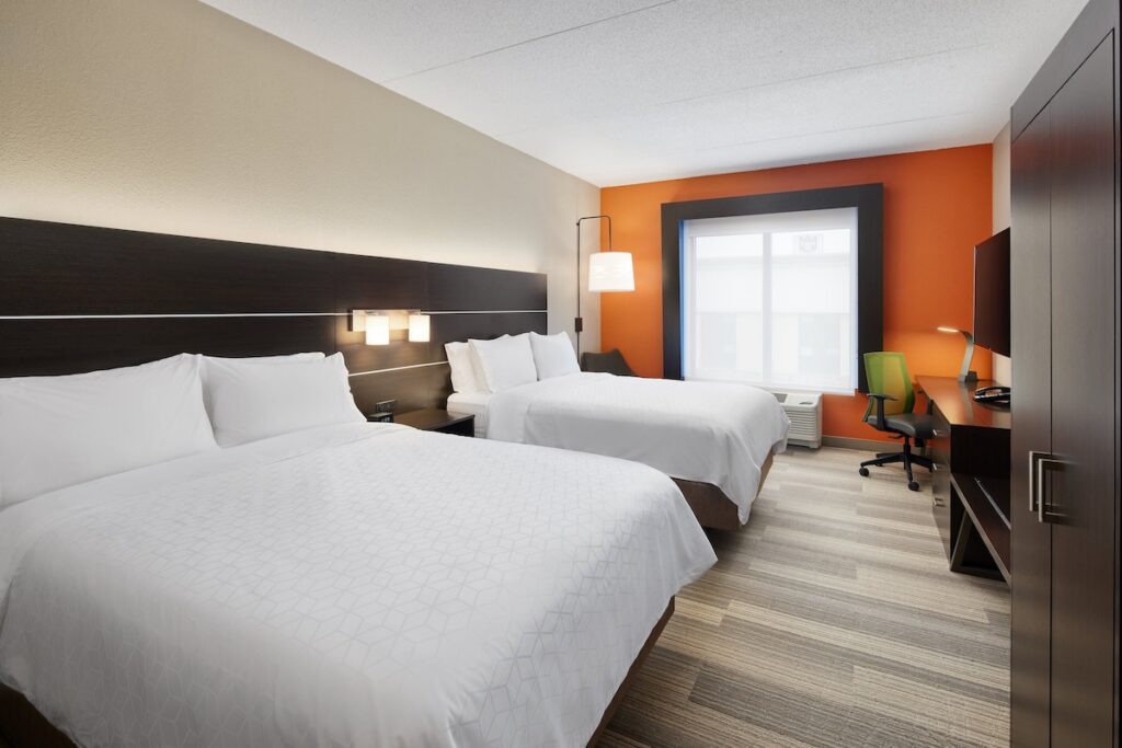 Holiday Inn Express Hotel & Suites Greenwood by IHG - Image 3