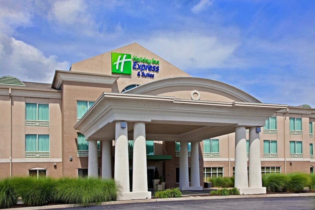 Holiday Inn Express Hotel & Suites Greenwood by IHG - Image 4