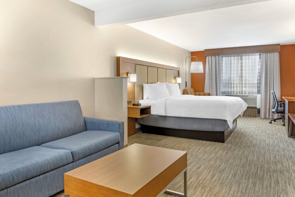 Holiday Inn Express Hotel & Suites Hillview by IHG - Image 3