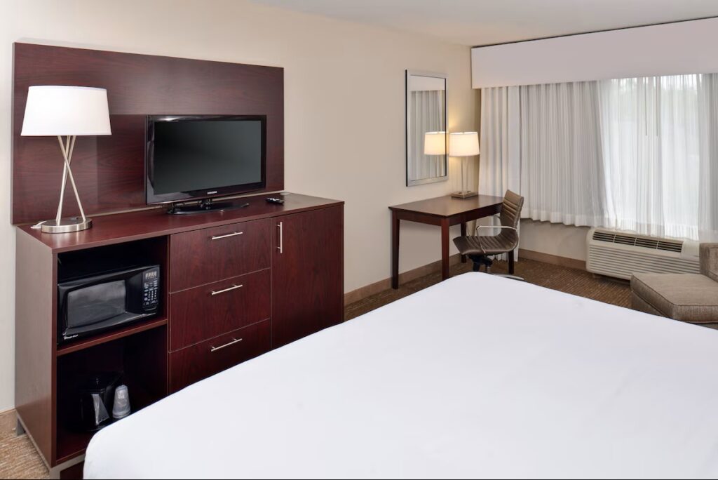 Holiday Inn Express Hotel & Suites Lafayette by IHG - Image 2