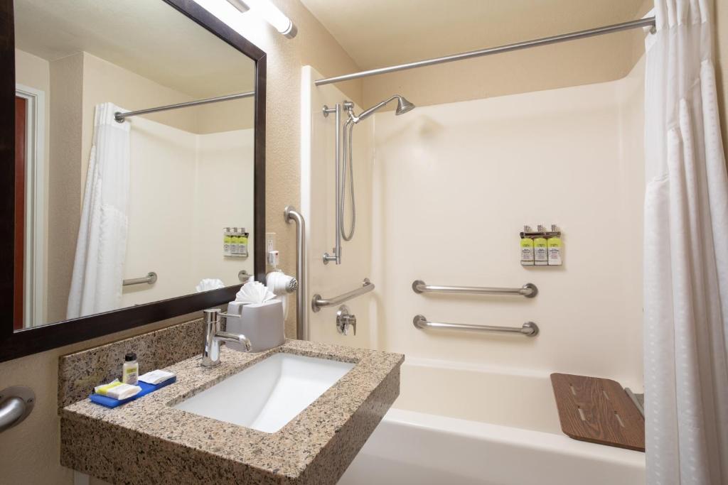 Holiday Inn Express Hotel & Suites Littleton by IHG