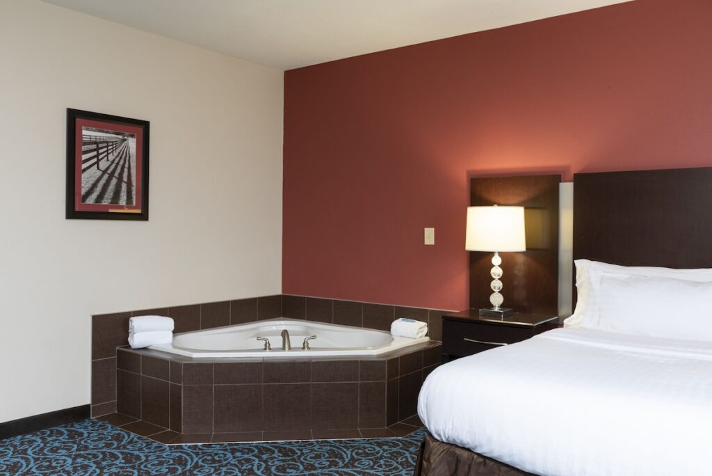 Holiday Inn Express Hotel & Suites New Philadelphia by IHG