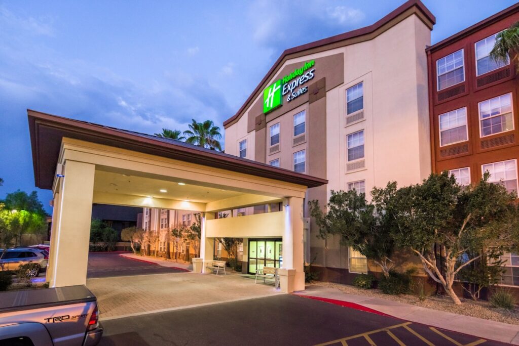 Holiday Inn Express Hotel & Suites Phoenix-Airport by IHG - Image 2