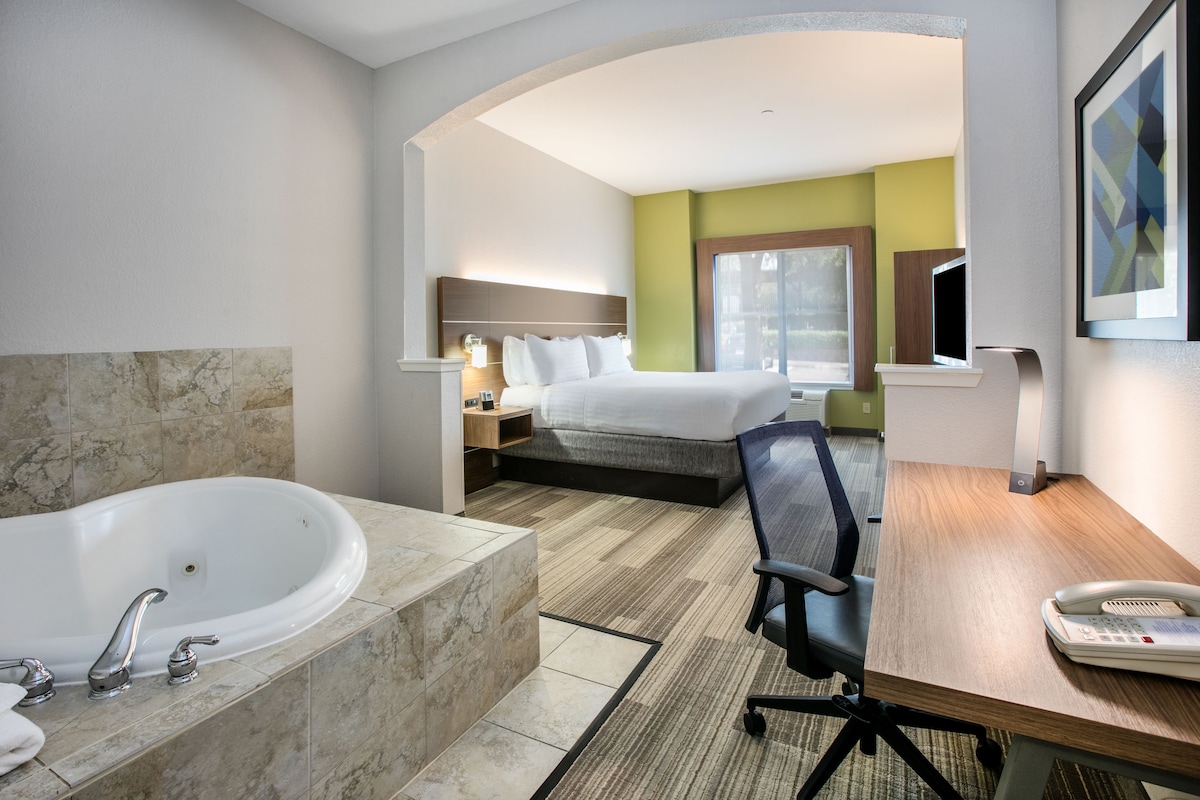 Holiday Inn Express Hotel Suites Phoenix Airport by IHGMesa 1