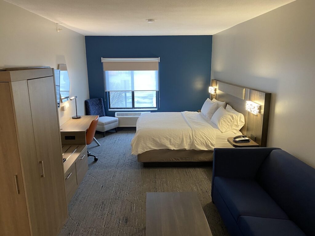 Holiday Inn Express Hotel & Suites Plymouth by IHG - Image 3