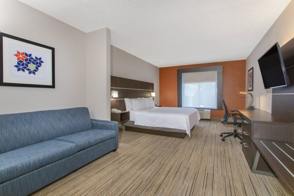 Holiday Inn Express Hotel & Suites Silver Springs – Ocala by IHG - Image 4
