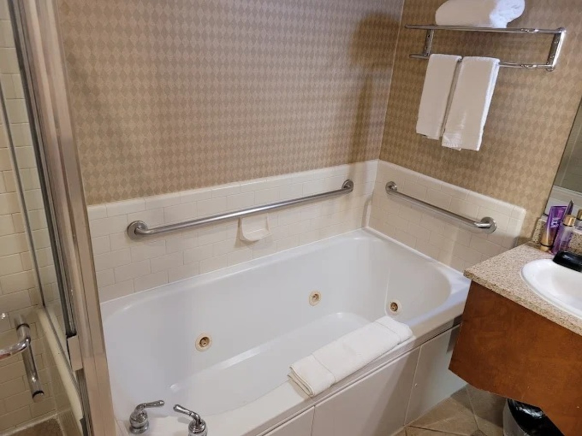 Holiday Inn Express Hotel Suites Ventura by IHG